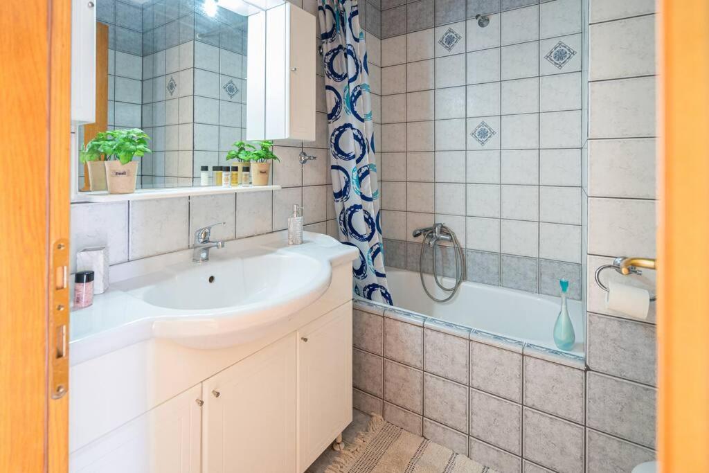 Apartmán Finas Penthouse,Private Terrace,Great View,Mins From Sea Kavala Exteriér fotografie