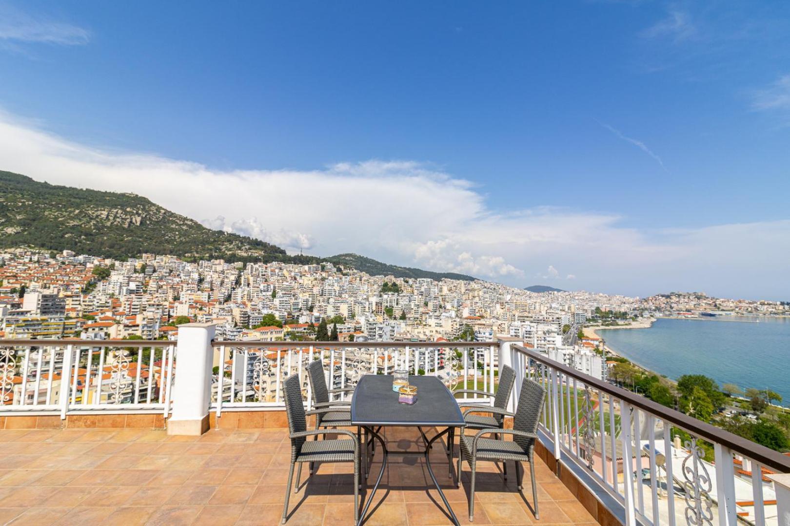 Apartmán Finas Penthouse,Private Terrace,Great View,Mins From Sea Kavala Exteriér fotografie